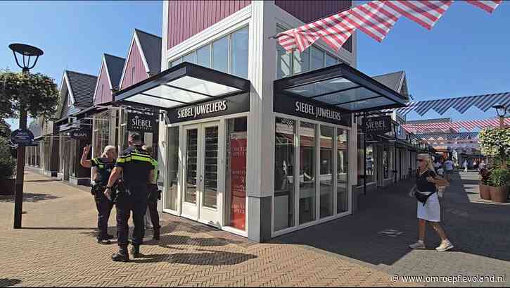 Lelystad - Verdachte van gewapende overval op juwelier in Batavia Stad gearresteerd na tv-uitzending