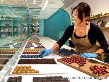 Edmonton shops encourage buying local for the holidays