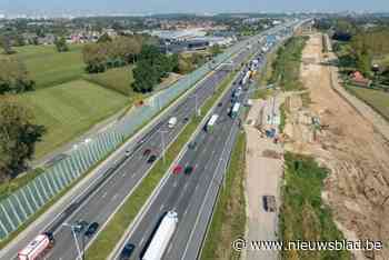Laatste nieuwe fietsbrug over E17 wordt zondagochtend geplaatst