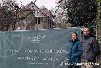 Tomas (41) en Windy (36) hebben nu ook naam én openingsdatum voor nieuw hotel naast de deur: “We bieden het beste van twee werelden”