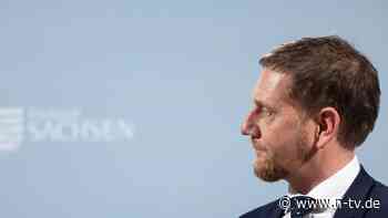 Umfrage zu Umgang mit Syrern: Kretschmer rügt Spahn - Mehrheit für abwartende Haltung