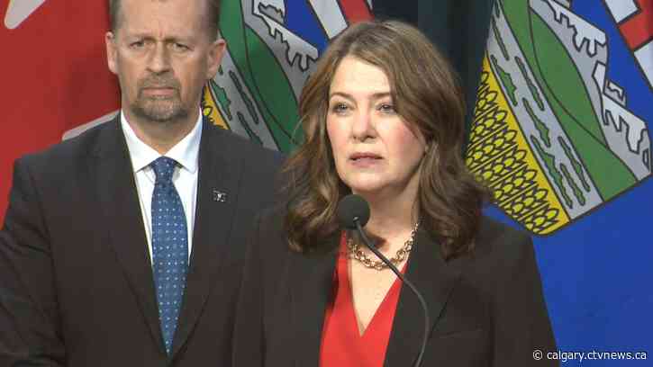 Danielle Smith announces new team to patrol Alberta-U.S. border