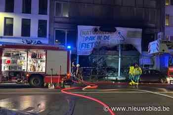 Uitslaande brand in Antwerpse fietsenwinkel: appartementen ontruimd, drukke straat gedeeltelijk afgesloten