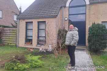 Pakjesbezorger rijdt in op gevel: twintiger heeft geen rijbewijs en blijkt onder invloed van cocaïne