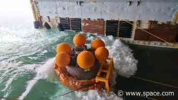 India practices pulling its Gaganyaan astronaut capsule out of the sea (photos)