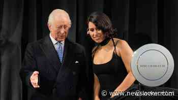 RAYE zingt voor koning Charles bij bezoek aan Apple in Londen