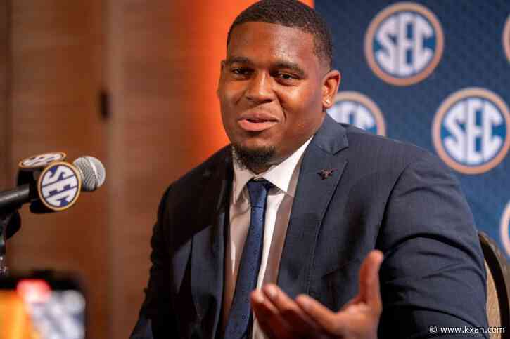 Texas' Kelvin Banks Jr. named 2024 Lombardi Award winner