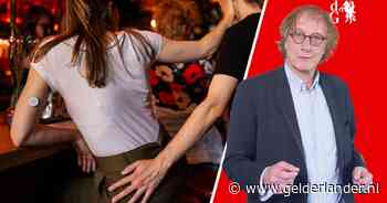 Ineens zag ik mijn hand op haar rug. Ik trok hem snel terug, maar je blijft er toch last van houden