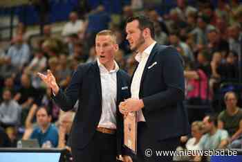 “Toen onze manager de paraplu binnen opende, kon ik het niet laten”: assistent van Limburg United is extreem bijgelovig