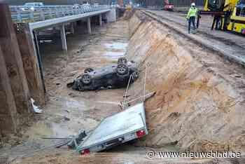Auto belandt in lager gelegen werfzone van ecovallei in Opglabbeek