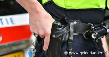 OM: Agent schoot terecht op man met groot mes in Winterswijk: ‘Stond op minder dan meter van hem vandaan’