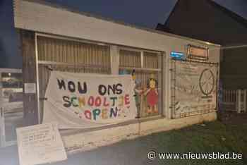 Ouders willen strijden voor behoud van hun wijkschooltje: “Waarom moet er altijd bespaard worden op onze kinderen?”