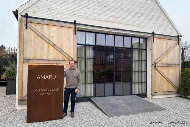 Dietrich (44) viert 20-jarig jubileum als begrafenisondernemer met benefiet in nieuwe aula AMARU: “Van zodra ik eraan begon wist ik dat het voor lange tijd zou zijn”