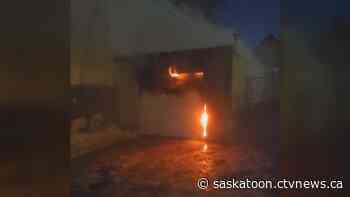 Firefighters tackle early-morning garage fire in Saskatoon