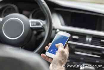 “50 verkeersdoden per jaar zijn gelinkt aan gsm-gebruik achter het stuur”: parket verstrengt aanpak voor bestuurders die telefoon gebruiken