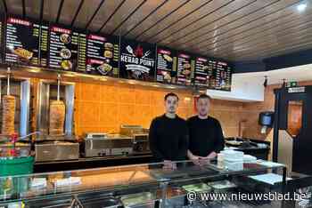 Erdal (45) en zijn en zoon Anil (19) openen familiezaak Kebab Point: “We willen het verschil maken door kwalitatief vlees aan te bieden”