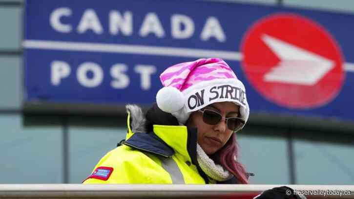 Federal Minister asks Labour Board to intervene in Canada Post strike