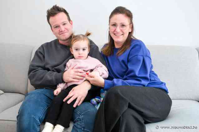 “Mijn buikgevoel als mama zei altijd dat er iets niet klopte”: 2-jarige Cléo heeft zeldzame ziekte en zal waarschijnlijk nooit ouder dan 10 worden