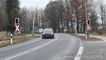 Bahnübergang immer wieder dicht: Lange Staus rund um den Ziegelberg – Was dahinter steckt