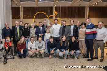 Stad huldigt atletiekkampioen Alexander Doom na fantastisch jaar