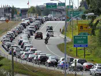 Driver speeds through U.S. border after alleged carjacking: police