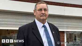 Labour loses control of council after defection