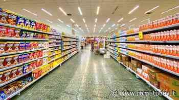 Ladri al supermercato scappano con un magro bottino