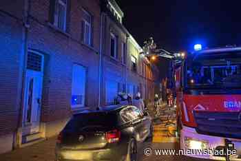 Brand breekt uit in woning in Hoboken: twee bewoners afgevoerd naar ziekenhuis met rookintoxicatie