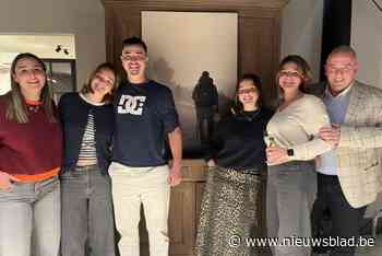 Verrassingsfeest voor Quiéran (21) die naar Compostella stapte om aandacht te vragen voor mentaal welzijn jeugd: “Ik ben alleen vertrokken maar niet alleen teruggekomen”