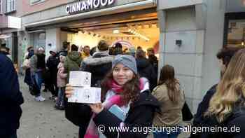 Großer Andrang bei der Eröffnung von Cinnamood in der Annastraße