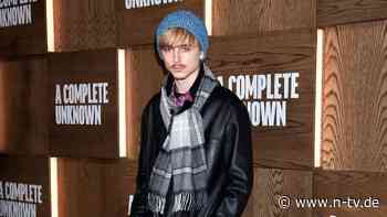 Blond und in Normalo-Klamotten: Timothée Chalamet ist kaum wiederzuerkennen