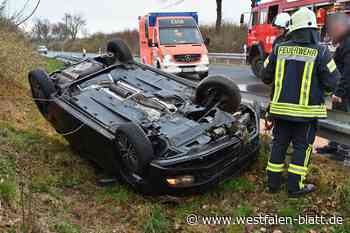 Unfall bei Borgentreich: Auto überschlägt sich, Frau (65) verletzt