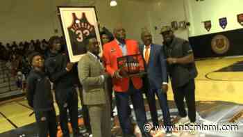 A legend comes home: Boyd Anderson High honors basketball star Mitch Richmond