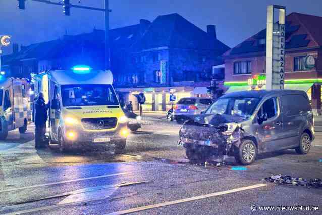 Drie gewonden bij ongeval met drie auto’s in Hoevenzavellaan