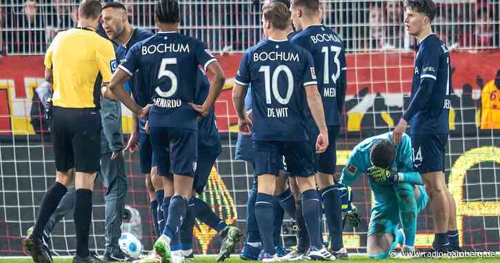 Bochum-Torwart von Gegenstand getroffen – Spiel unterbrochen