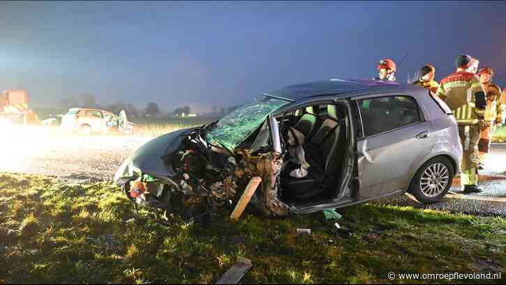 Ens - N50 dicht tussen Ens en Kampen na frontale botsing met drie gewonden