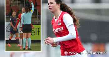 Kolderieke rode kaart: arbiter onverbiddelijk als AZ-er te vroeg het veld weer in komt na blessurebehandeling