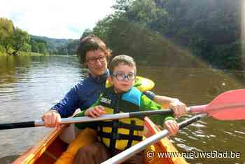 Mama start crowdfunding om speciale wagen te kopen voor zoon Obe (10) met meervoudige beperking: “Het is een stap naar meer vrijheid voor ons”