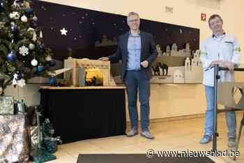 Jef Nuyts bouwt Oosters kersttafereel voor De Warmste Week in Heilig Hartziekenhuis