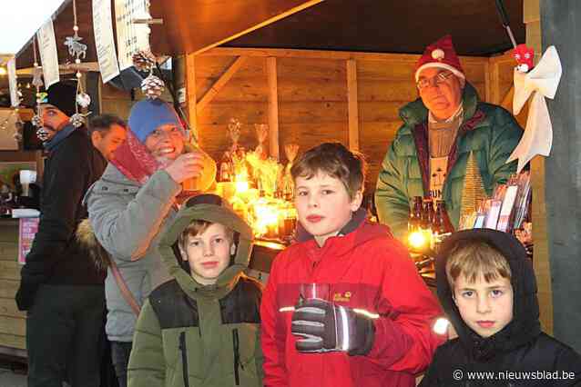 Warme ontmoetingen op tweedaagse kerstmarkt