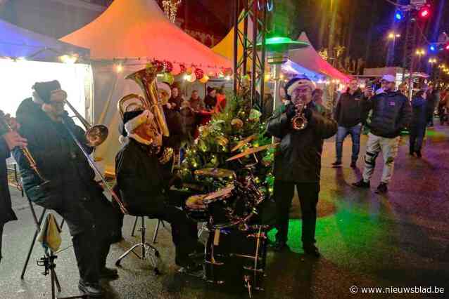 Kersthappening haalt vedetten en warme kerstsfeer naar Grote Markt
