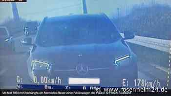 170 km/h waren ihm zu langsam: Raser drängt Polizeiauto von linker Spur