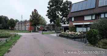 Hoe het is om naast een azc zonder hekken te wonen: ‘Volgens mij hebben ze de probleemgevallen goed in beeld’