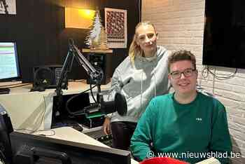 Presentator Thibo (20) verwelkomt Britt uit ‘Thuis’ op lokale Radio Barbier