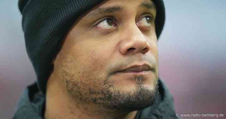 Kompany beim Fanclub: Blaskapelle, Goldenes Buch und Darts