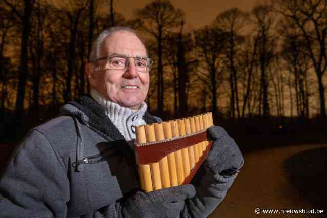 Weer of geen weer: mysterieuze panfluitspeler van Rivierenhof wandelt al zeven jaar elke ochtend door de duisternis
