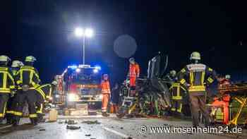 Tragischer Unfall bei Traunreut: Junger Autofahrer gerät in Gegenverkehr – Mann (47) tot