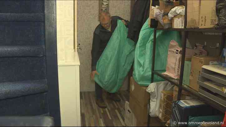 Emmeloord - De gang van Ilse en René staat vol met pakketjes en ze zijn niet van de kerstman