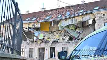 Spürhunde suchen in Trümmern: Wohnhaus in Tschechien explodiert - acht Verletzte