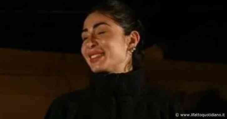 Taranto, il Comune festeggia la “Magia del Natale”. E sul palco c’è la moglie del boss